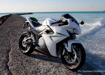 Італійці створили спортивний електробайк