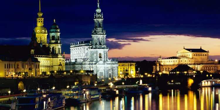 Німецький Дрезден занурюється в свято