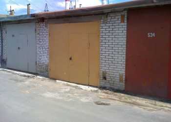 Житель Казахстану шукав закопані в своєму гаражі гроші за допомогою міліції