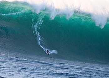 Серфер «осідлав» хвилю рекордних розмірів