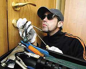 Екс-працівник СБУ організував банду, що займалася грабежами