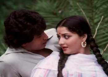 Незаміжнім мешканкам села заборонили користуватися мобільниками