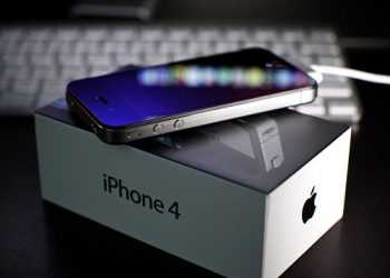 Знову проблеми з iPhone 4S: тепер власники скаржаться, що телефон дзвонить сам