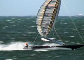 Парусна яхта-ракета готується до світового рекорду швидкості