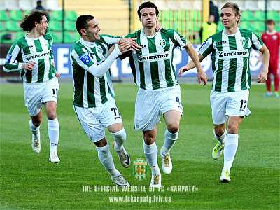 Карпати впевнено перемагають Іллічівець