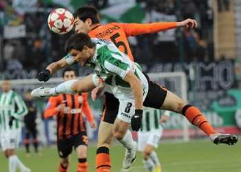 Шахтар впевнено перемагає Карпати