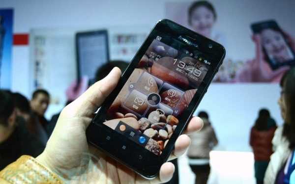 Lenovo продемонструвала свій гібрид “планшето-телефона”