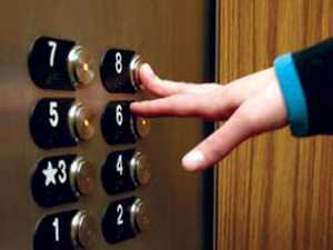 Сім`я з трьох осіб, спускаючись ліфтом, втратила годувальника