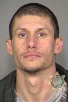 Чоловік вирішив подивитися телевізор в чужому домі