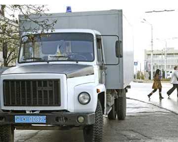 В Київській області в автозаку знайшли мертвого міліціонера