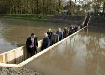 Інженери збудували міст під водою