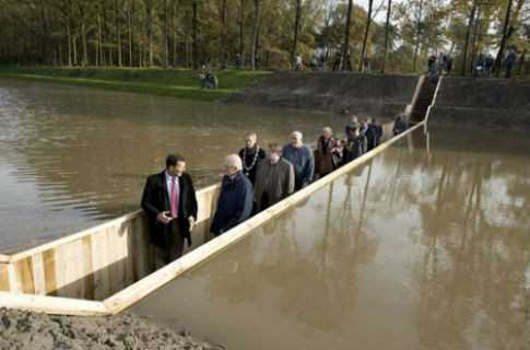 Інженери збудували міст під водою