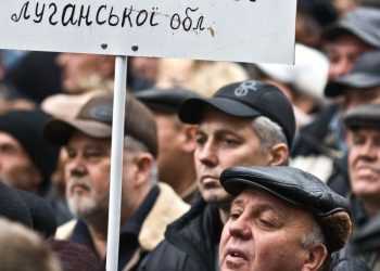 Під Кабміном в хід пішов газ та дубинки