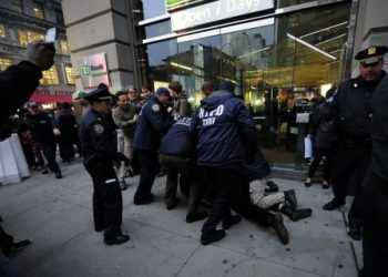 Поліція Нью-Йорку затримала 300 осіб