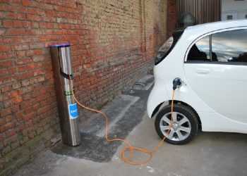 Перша заправка для електромобілів є в Росії