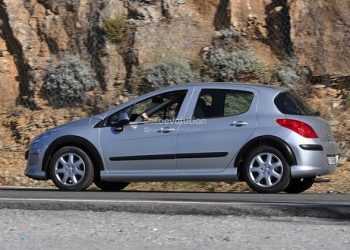 Французька компанія Peugeout випробує нову модель 301