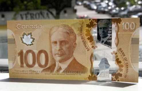 Пластикові гроші надійшли в оборот Канади