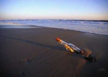 Чоловік придумав соціальну мережу ... в пляшці