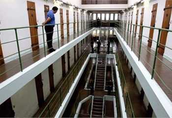 Позапланова перевірка мексиканської в’язниці виявила там 19 повій і не тільки