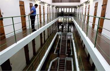 Позапланова перевірка мексиканської в’язниці виявила там 19 повій і не тільки