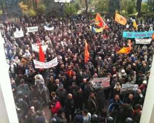 Верховну раду знову штурмують