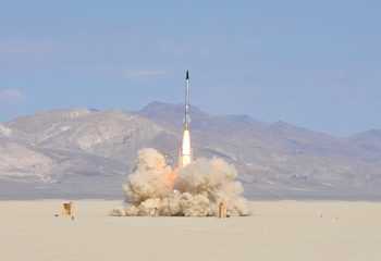 Американські ентузіасти запустили у космос саморобну ракету