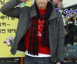 Поп-зірка і актор Rain йде служити в армію