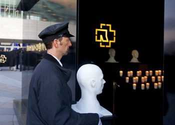 Учасники групи Rammstein поховали себе заживо