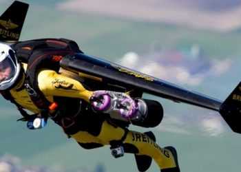 «Реактивна людина» літає нарівні з винищувачами