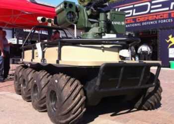 Універсальний бойовий робот Amstaf патрулює кордон Південної Кореї