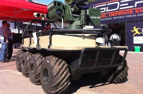 Універсальний бойовий робот Amstaf патрулює кордон Південної Кореї