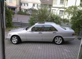 Автомобіль Mercedes S-300 злетів в кювет, водій загинув