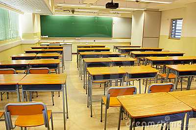 Школяра залишили після уроків за обійми з подругою