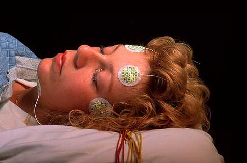 Спати одному шкідливо для здоров'я