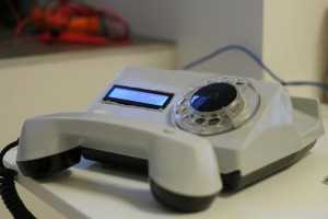 Житель Києва адаптував старий радянський телефон під Twitter