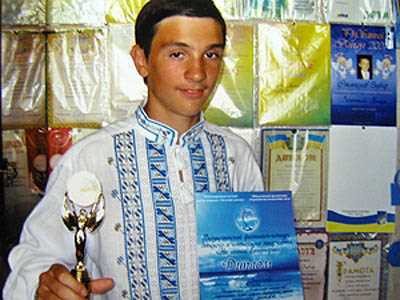 Полтавський школяр своїм співом може заглушити шум метро в годину пік