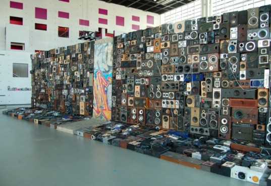 Берлінська стіна заговорила тисячею гучномовців