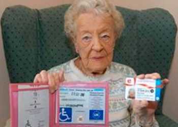 92-річна британка не змогла купити віскі без документів