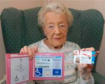 92-річна британка не змогла купити віскі без документів