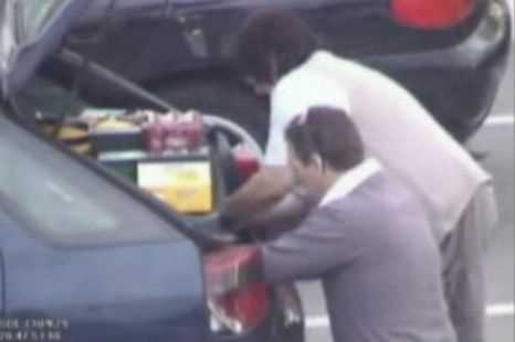Жінки вкрали алкоголь, але забули заправити машину