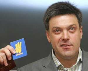 Олег Тягнибок вчить як треба штурмувати парламент