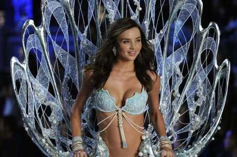 Victoria's Secret: у Нью-Йорку показали бюстгальтер за 2,5 мільйона і золоті крила