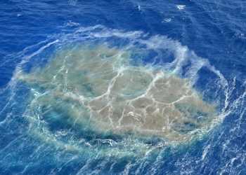 Неподалік узбережжя Африки вивергається підводний вулкан