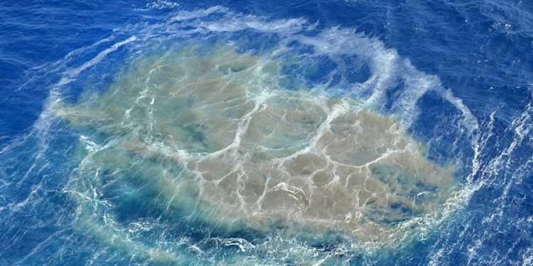 Неподалік узбережжя Африки вивергається підводний вулкан