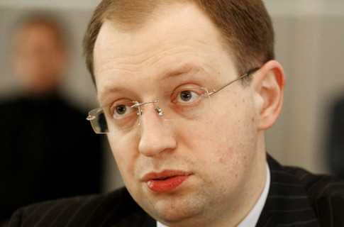 Яценюк розповість Януковичу хто продає зброю