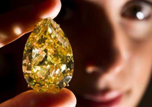 Діамант рідкісного жовтого кольору проданий на аукціоні Sotheby's