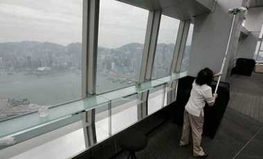 У Німеччині старанна прибиральниця зіпсувала цінну скульптуру