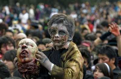 У Мехіко на вулиці вийшли близько 10 тисяч зомбі