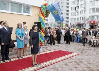Прем’єр-міністр відкрив новий дитячий садок із басейном