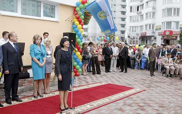 Прем’єр-міністр відкрив новий дитячий садок із басейном